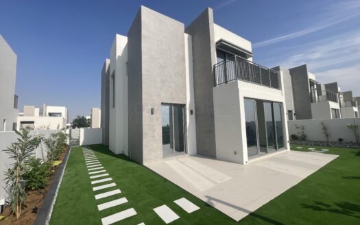 Villa For Rent in EMAAR South