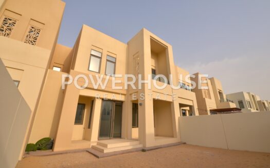 Townhouse For Sale in Mira Oasis