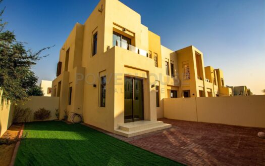 Townhouse For Sale in Mira Oasis
